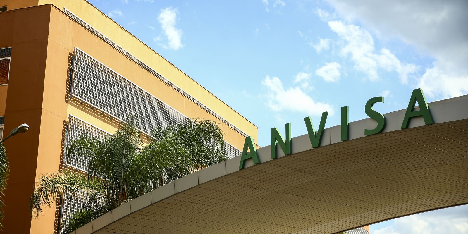Anvisa manda retirar do mercado duas marcas de suplemento alimentar