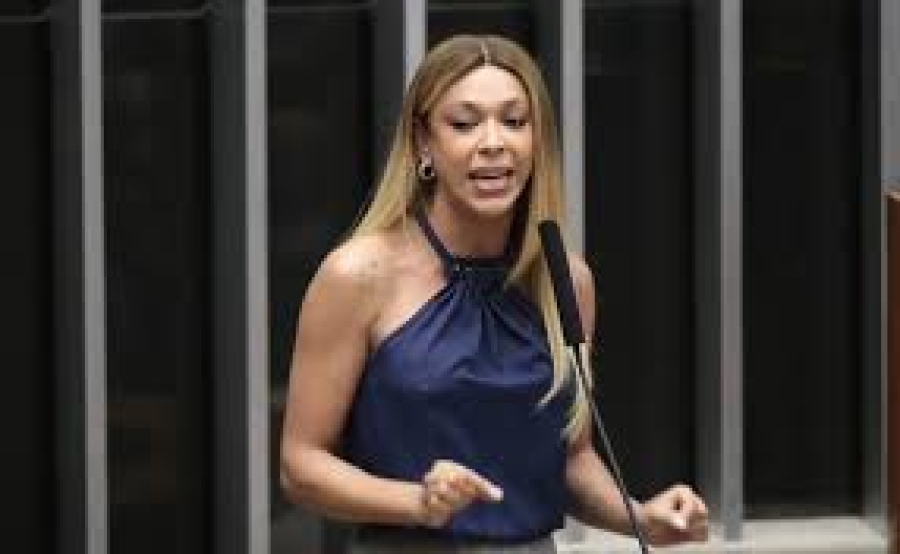 Erika Hilton aciona MP contra governo de Ratinho Jr. por caso de abuso sexual em escola cívico-militar