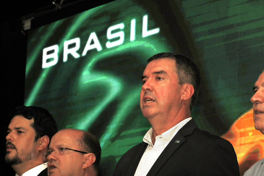 Na primeira simulação de 2º turno, governador venceria qualquer adversário