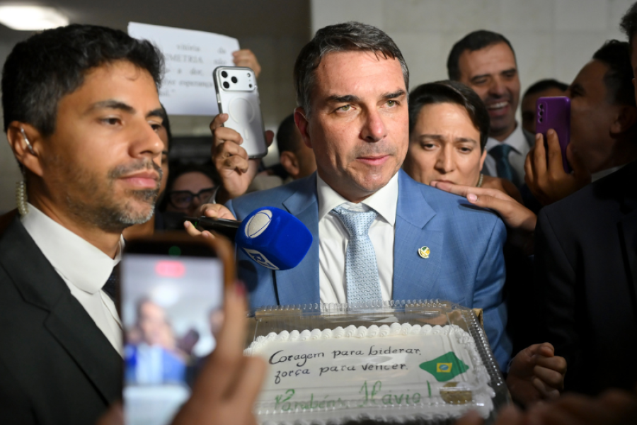 FLÁVIO BOLSONARO REBATE THE INTERCEPT BRASIL: “CONTATO COM VORCARO FOI ANTES DE QUALQUER DENÚNCIA SOBRE ELE, EM 2024” E PEDE CPI DO BANCO MASTER.