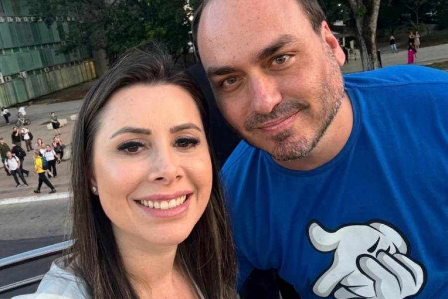 OPOSIÇÃO DOMINA SANTA CATARINA: CARLOS BOLSONARO LIDERA COM 31,8% E CAROL DE TONI VEM EM 2º, COM 26,3%