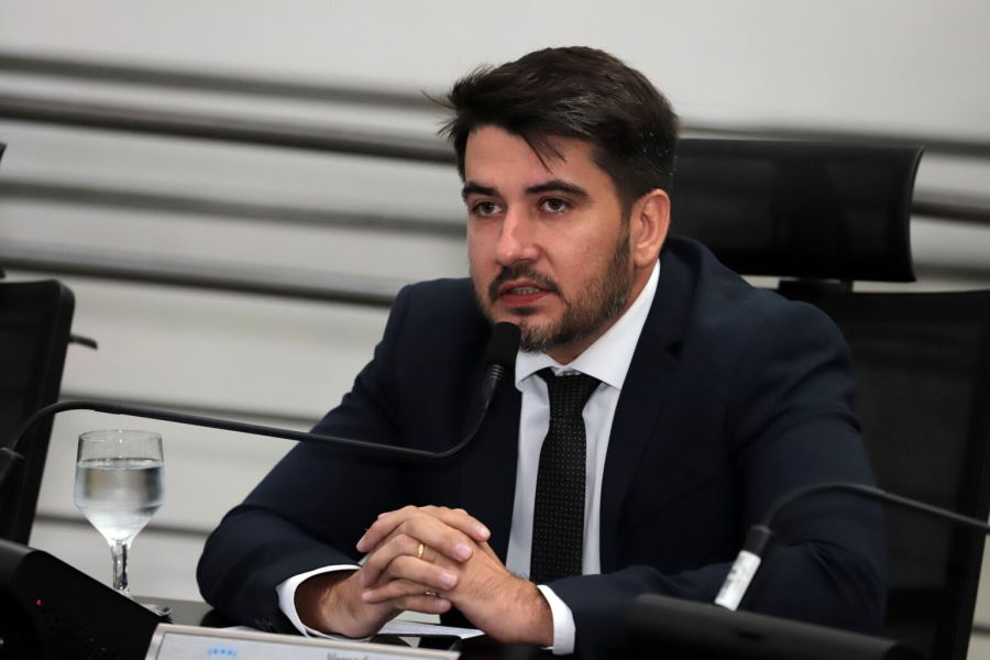 Rafael Tavares arruma desculpa para não assinar CPI e livrar aliada Adriane de desgaste