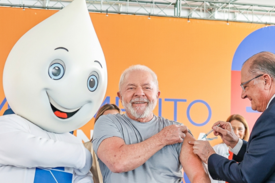 LULA TOMA IMUNIZANTE JAPONÊS EM CLÍNICA PRIVADA; PARA O POVÃO, FICA A “VACINA” COM RISCO DE MORTE