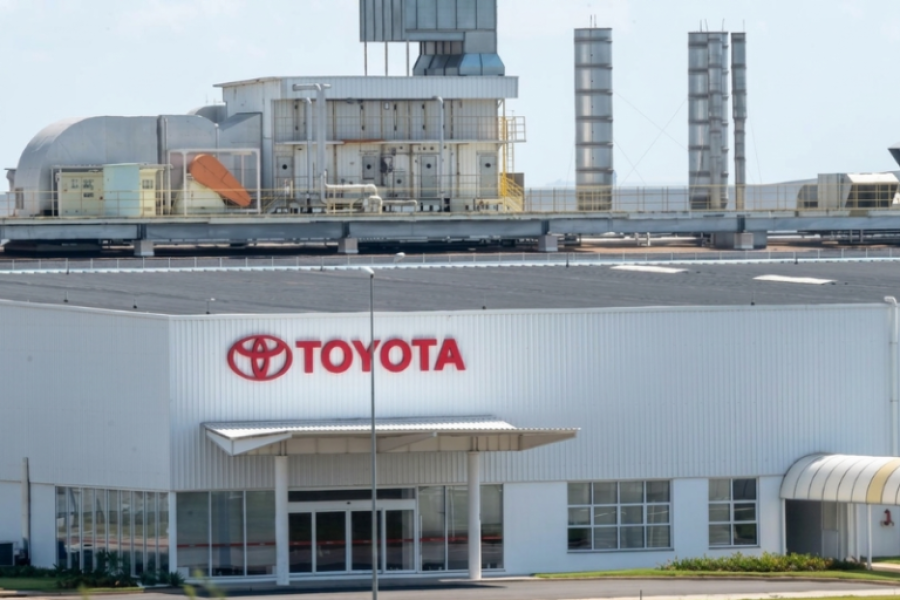 INDÚSTRIA EM FUGA: ENQUANTO LULA FALA EM CRESCIMENTO, TOYOTA FECHA FÁBRICA HISTÓRICA E DEMITE 1.500 EM SÃO PAULO