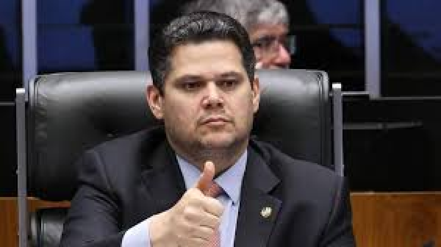 Alcolumbre trava tramitação da PEC do fim da 6×1 no Senado