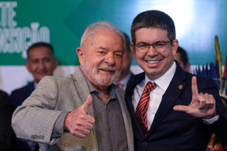PEGO NO FLAGRA: JUSTIÇA BARRA EVENTO POMPOSO DE RANDOLFE COM PALCO, BALÕES E MARKETING ILEGAL NO AMAPÁ