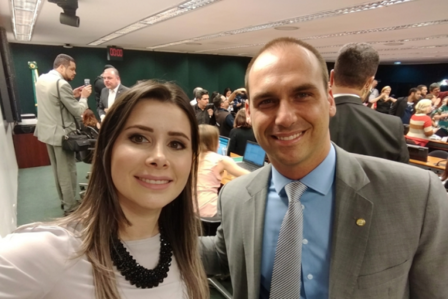 MORAES JULGA, CONDENA E SE VINGA: CAROL DE TONI DENUNCIA PERSEGUIÇÃO POLÍTICA CONTRA EDUARDO BOLSONARO