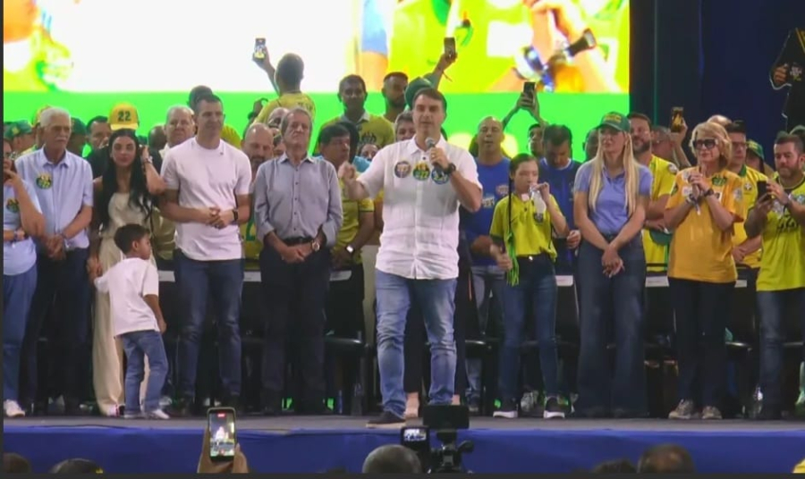 No Rio, Flávio fala em 