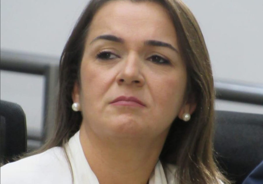 Juiz pede informações ao TCE sobre termo de gestão com Adriane para por fim a folha secreta.