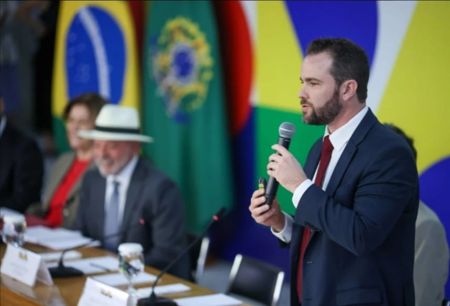 Durigan vira porta-voz de Lula em ofensiva contra Flávio na economia