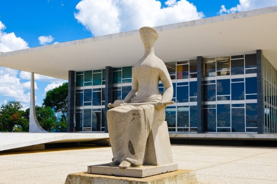 NA CONTRAMÃO DE DECISÕES RECENTES, STF E TRIBUNAIS CRIAM “PENDURICALHO” PARA ASSESSORES