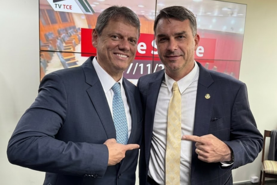 TARCÍSIO ANUNCIA PARTICIPAÇÃO DE FLÁVIO BOLSONARO EM SEU PROGRAMA ELEITORAL E REFORÇA ALIANÇA