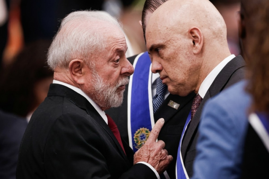 VICE DE FLÁVIO BOLSONARO DETONA: “MORAES E LULA SE PROTEGEM E TRUCIDAM ADVERSÁRIOS”