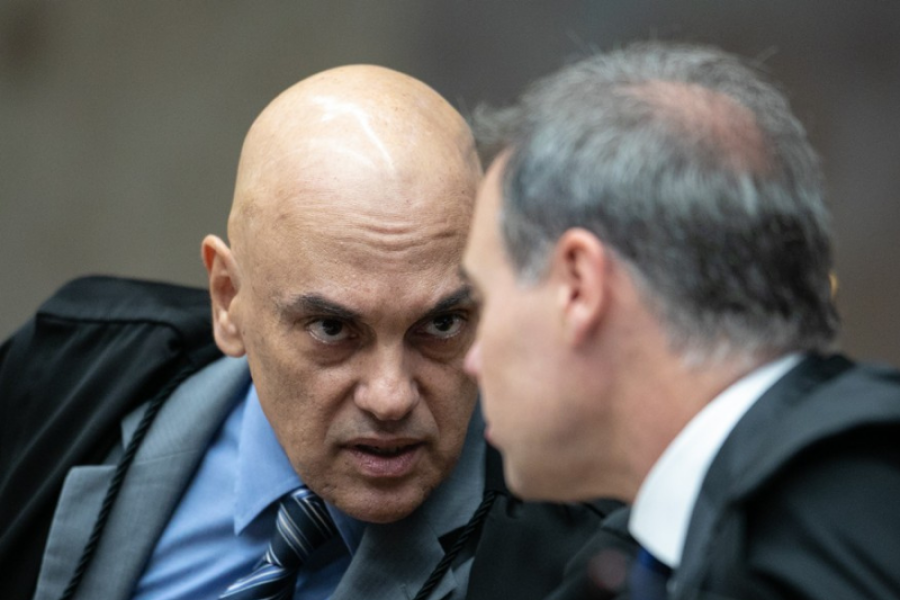APÓS BATE-BOCA COM MENDONÇA, MORAES ORGANIZA REAÇÃO DENTRO DO SUPREMO