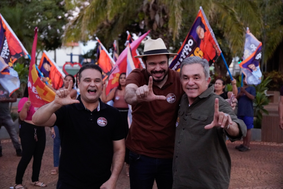 Fábio Trad percorre comércio de Paranaíba e apresenta propostas de incentivo ao varejo.