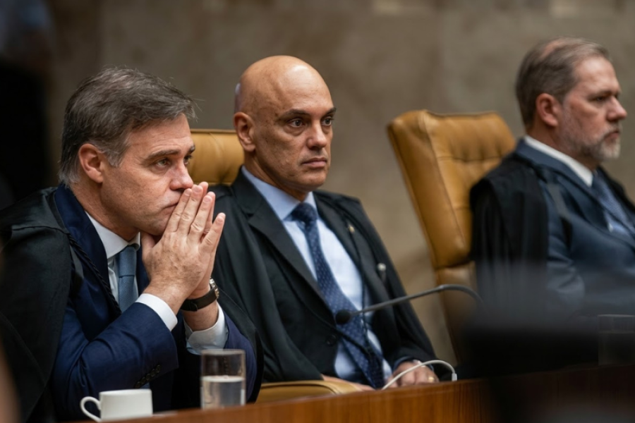 JORNALISTA REVELA: TENSÃO ENTRE MORAES E MENDONÇA ARRASTOU O STF PARA UM INCÊNDIO QUE NINGUÉM CONSEGUE CONTER