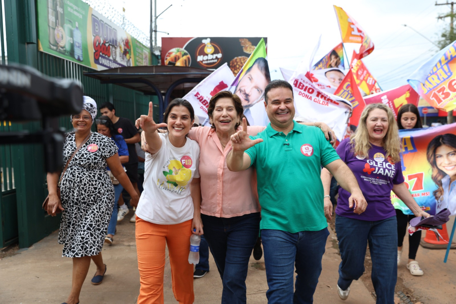Caminhada na Avenida dos Cafezais em Campo Grande, reúne apoiadores de Fábio Trad e Dona Gilda e reforça campanha ao governo em Campo Grande