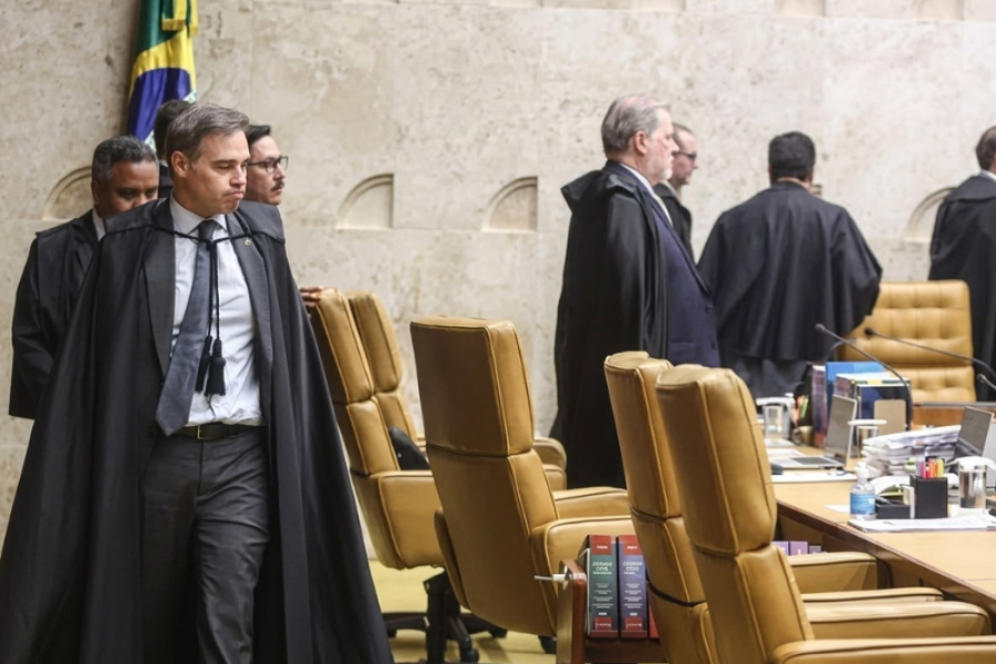 FACHIN ADIA JULGAMENTO DE MENDONÇA APÓS STF MERGULHAR EM CRISE SOBRE CASO MASTER