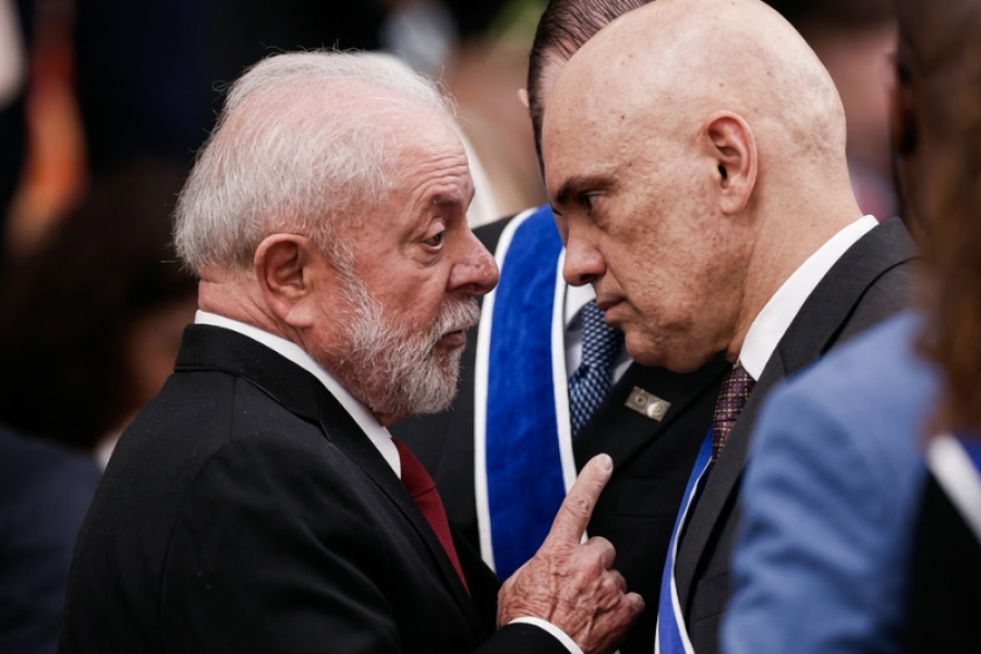 FLÁVIO BOLSONARO ALERTA: “REELEIÇÃO DE LULA PODE SIGNIFICAR MAIS QUATRO ALEXANDRE DE MORAES NO STF”