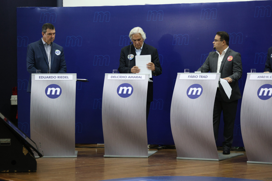 DEBATE ENTRE CANDIDATOS AO GOVERNO DE MS TEM CONFRONTOS SOBRE SEGURANÇA, SAÚDE, CORRUPÇÃO E ESTRADAS