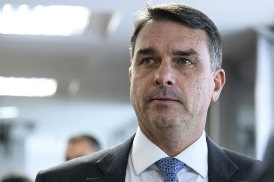 OPERAÇÃO FLÁVIO: EM JOGADA DE MESTRE, EUA UTILIZA ESTRATÉGIA DE DESPISTAMENTO E DRIBLA IMPRENSA E AUTORIDADES