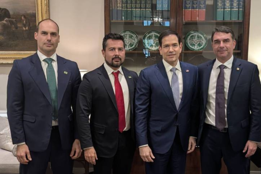 PAULO FIGUEIREDO AFIRMA QUE FLÁVIO BOLSONARO ESTÁ EM SEGURANÇA E CONFIRMA COLETIVA NESTA QUINTA-FEIRA