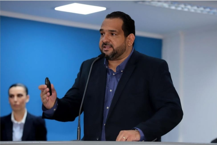 VEREADOR PREVÊ CASSAÇÃO DE ADRIANE LOPES, ENQUANTO SECRETÁRIO ATRIBUI BURACOS NAS RUAS AO COMBATE À CORRUPÇÃO
