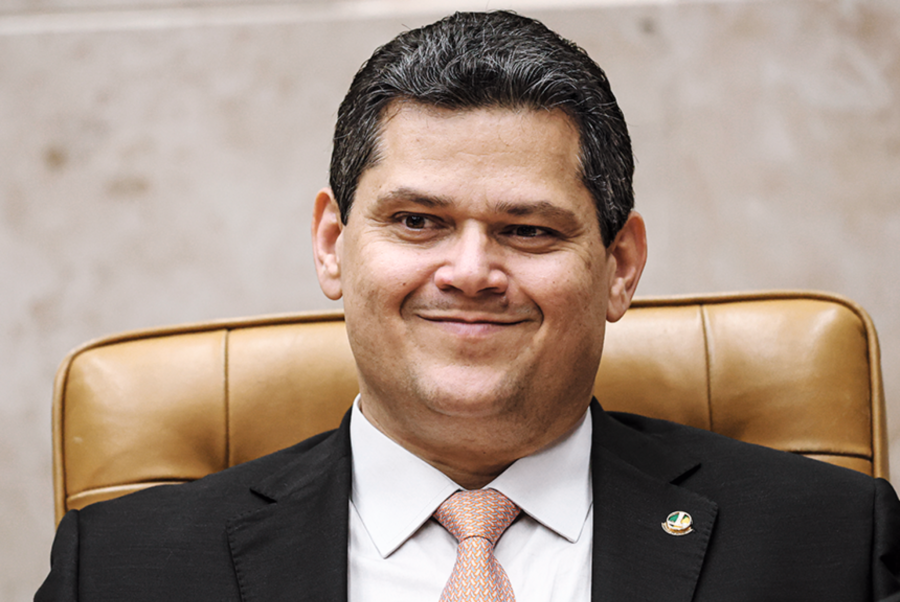 ALCOLUMBRE SINALIZA VOTAÇÃO DE PEC QUE LIMITA MANDATOS NO STF DE OLHO NA REELEIÇÃO