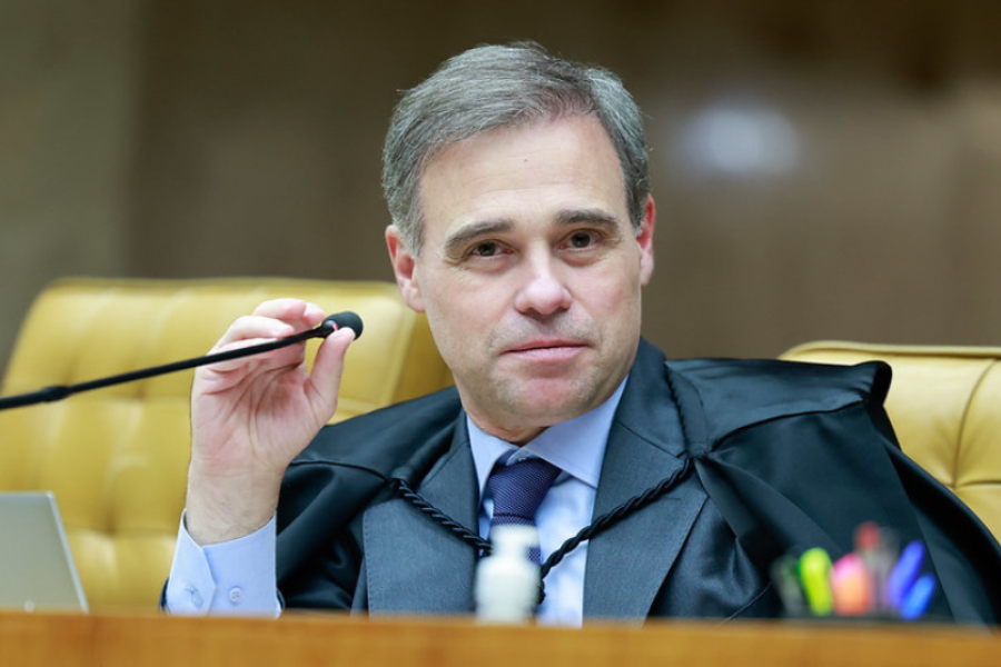FACHIN DEVOLVE INVESTIGAÇÃO DO INSS A ANDRÉ MENDONÇA, MAS MANTÉM CASO BANCO MASTER SOB SEU CONTROLE