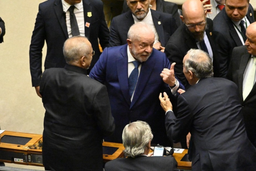 LULA TERÁ DE ESCOLHER ENTRE PRESERVAR ESPAÇO DO PT OU CEDER MAIS MINISTÉRIOS AO CENTRÃO PARA GOVERNAR