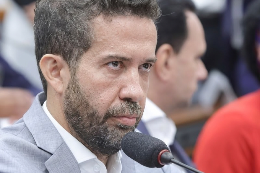 GLOBO TRANSFORMA JANONES EM ESTRELA DO FANTÁSTICO; EMISSORA FALARÁ DAS ACUSAÇÕES RELACIONADAS ÀS RACHADINHAS?
